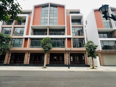 Em bán nhanh căn liền kề Vin 3 diện tích 54m2 mặt tiền 4.5 m giá cực rẻ