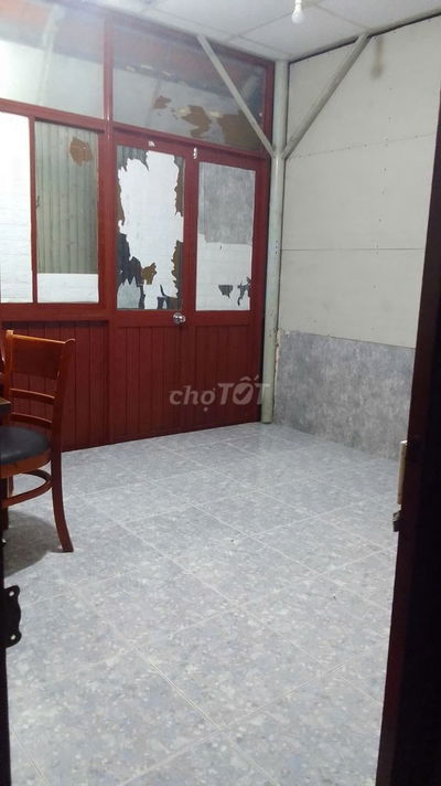Nguyên lau 3 WC riêng biệt trong phòng, bếp nấu ăn