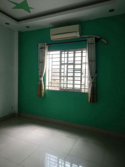 Cho thuê 1 phòng có máy lạnh cửa sổ thoáng mát, máy lạnh chung