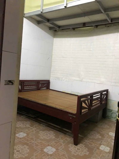 Phòng khép kín đối diện đh thương mại an toàn tuyệt đối
