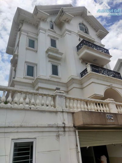 Cho thuê biệt thự 3mt Cityland p5 Gò Vấp 14x20m hầm 4 lầu giá 100tr/tháng