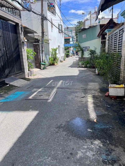 Cho Thuê Xưởng phường Tân Quý : 6 x 25 M đuc 1 lầu . hẻm xe tải