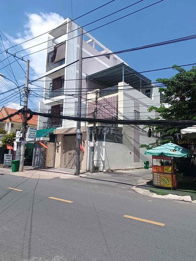 NGÃ TƯ THỦ ĐỨC NHÀ 5,4X20M SÂN ĐẬU XE HƠI 4PN 3WC Ở + VPCT DẠY HỌC