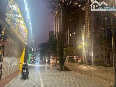 Lạc Long Quân, DT 153M2x3T, MT 8.1M, giá 83 tỷ  BIỆT THỰ MẶT PHỐ LẠC LONG QUÂN, VIEW LOTTE