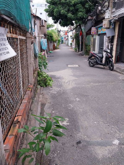 Cho gia đình thuê ở hẻm thông làm tóc