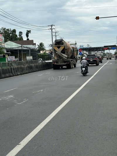 Cho thuê kho 1000m2 mặt tiền quốc lộ 1a không cấm tải giá chỉ 30 triệu