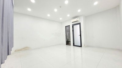 Văn phòng 20m2, cửa sổ thang máy máy lạnh, hầm xe Wc riêng. Chỉ 4,5 tr