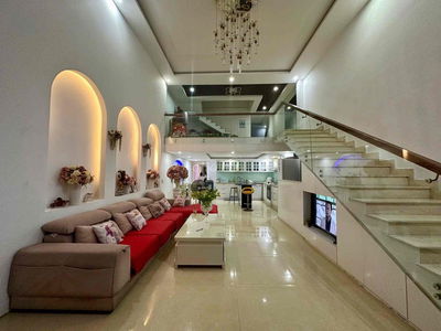 NHÀ SÂN RỘNG KIỆT Ô TÔ NGUYỄN HUY TƯỞNG