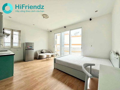 KHAI TRƯƠNG SIÊU PHẨM BALCONY, THANG MÁY NGAY VÒNG XOAY DÂN CHỦ