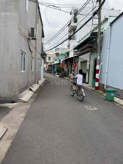 Bán nhà gác lửng 136m2 đất 4,25 tỷ sổ hồng đường thông bao sổ