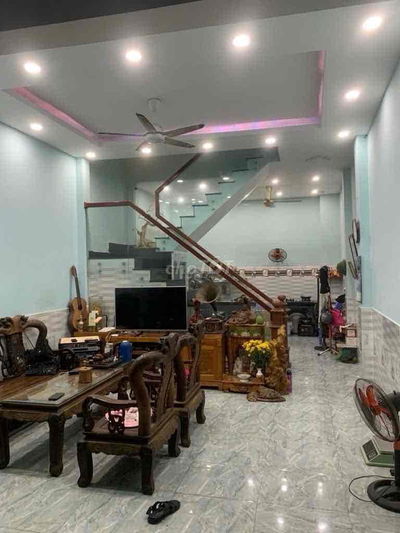 Bán gấp nhà 2 tầng 70m2 ô tô ngủ trong nhà gần đường tên lửa nhỉnh 4 t