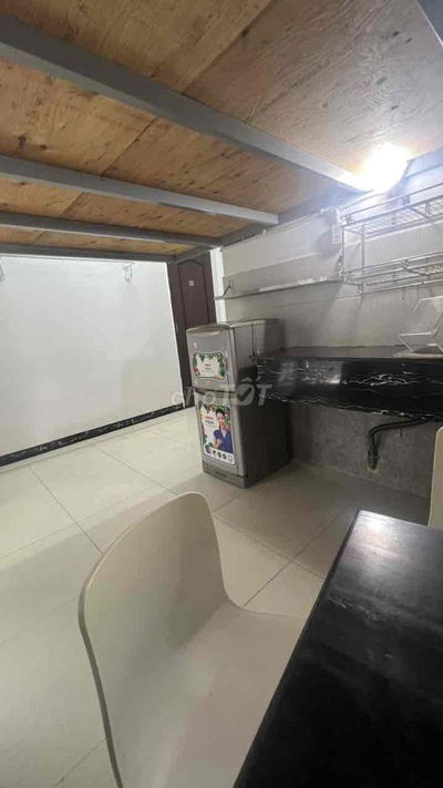 Phòng đẹp 25 m2 có bancon nhìn xuống Mt đường PVĐ gần cv Gia định