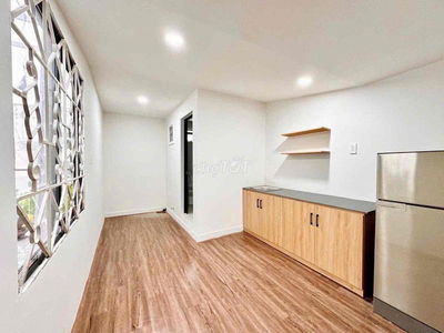 GIÁP QUẬN 1 - P.1, BÌNH THẠNH - HẺM Ô TÔ - GẦN 200M2