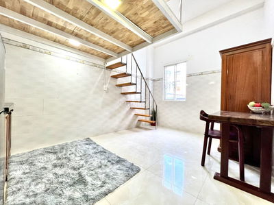 GÁC LỬNG TIỆN LỢI, AN NINH KHUÔNG VIỆT CẠNH ĐH VĂN HIẾN TÂN PHÚ