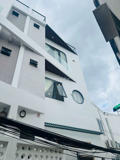 Bán nhà Cách MT đường Nguyễn Văn Trỗi 20m.DT 5,5x11, 4 Tầng.Giá 7Tỷ950