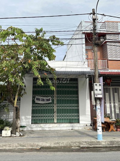 Nhà cho thuê mặt tiền công viên thủ thừa
