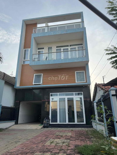 NHÀ TO GIÁ TỐT SÁT KHU CÔNG NGHỆ CAO 10 PHÒNG NGỦ LỚN ĐƯỜNG XE TẢI