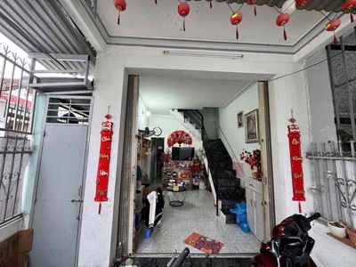 BÁN NHÀ CĂN GÓC 2 TẦNG HẺM  HƯƠNG LÔ NGỌC HIỆP GIÁ 1TY9
