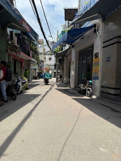 Nhà mới đẹp 3 phòng ngủ - Lạc Long Quân - 12 triệu