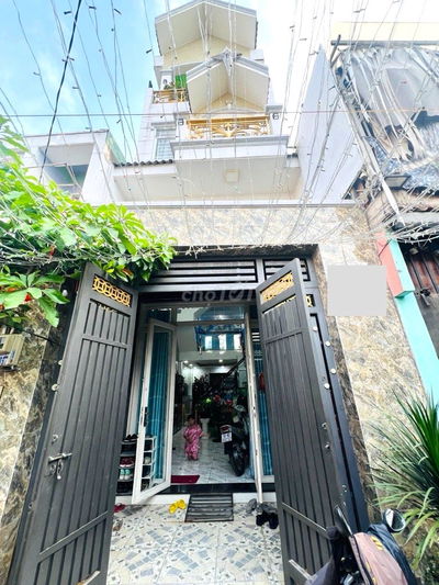 Nhà cách tên lửa chỉ 2km, 4 tầng, nhỉnh 4 tỷ, tặng nội thất, 50m2