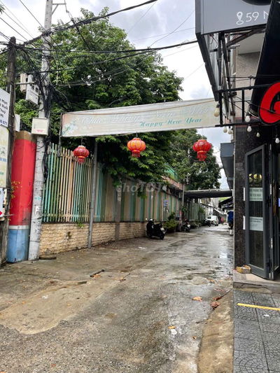 Bán nhà 2 tầng có 8 phòng trọ doanh thu 15 triệu . Kiêt oto