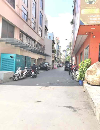 Bán nhà 4.5x20m, trệt 3 lầu giá 13.9 tỷ