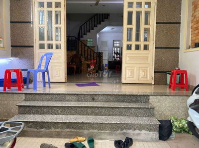 Cho thuê nhà 2 tầng 3pn, 3w gần chợ hiệp bình 11tr/ tháng