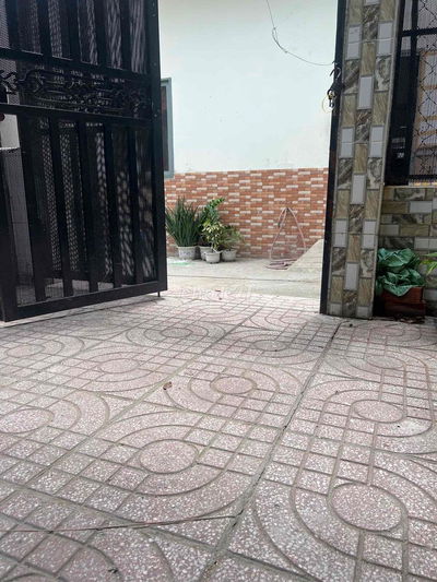 Cho thuê nhà nguyên căn giá rẻ. Diện tích rộng thoáng mát.