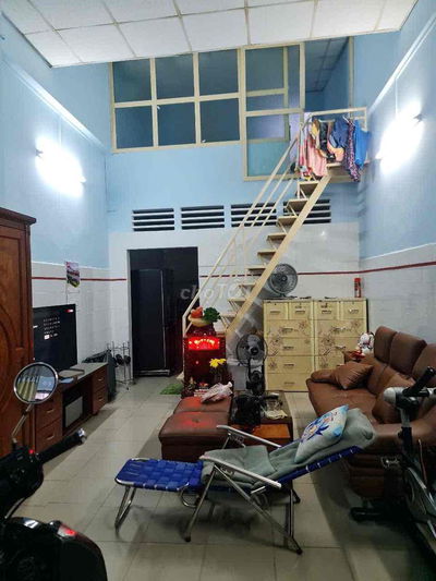 NHÀCHO THUÊ HẺM XE HƠI DT:4x13m đúc lững 1pn 1 tolet nhà mới