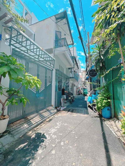 Tân Bình, Phường 8, nhà gần chợ, hẻm thông thoáng, sổ hoàn công đủ