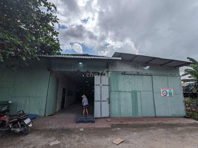 Cho thuê kho xưởng 700m2 giá rẻ sát Hoàng Hữu Nam