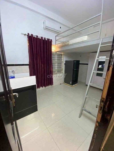 Chính chủ cho thuê phòng full nội thất cửa sổ có gác lửng. wc riêng