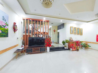 ❗Nhà Hải Châu to, ngang 10m, ô tô 7 chỗ vô đậu trong sân❗