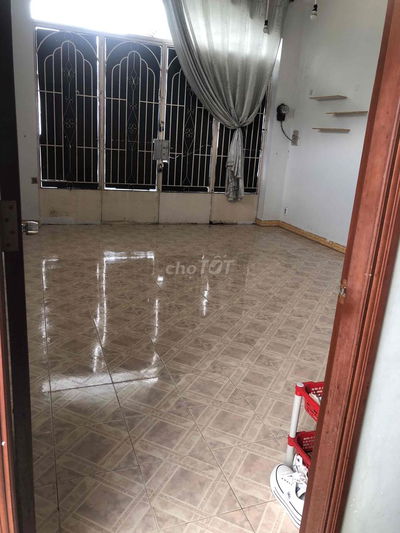 phòng trò cho Nữ thuê. phòng thoáng mát, mặt tiền trung tâm q10, 18 m2