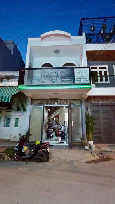Nhà mặt tiền đs 4 p16 gv 4x15m lầu 4pn. Gần công viên Làng Hoa