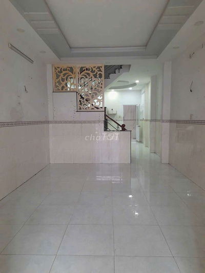 Nhà Thuê 4×16 Lầu suốt 3 pn. Đường vĩnh lộc.  Cách chợ 600m.