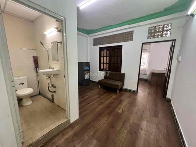 PHÒNG ĐI BỘ QUA VĂN LANG CƠ SỞ 3