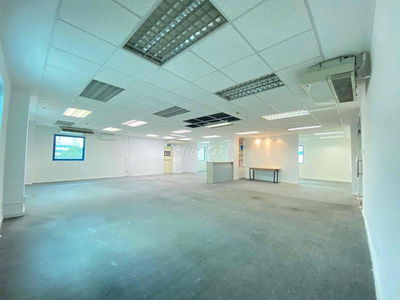 Cho thuê VP 155m2 Nguyễn Trãi Q5 đã lót thảm và ngăn sẵn 3 phòng