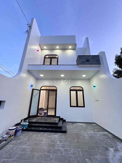 Bán nhà mặt tiền đường Nguyễn Trọng Thuật