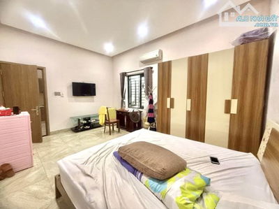BÁN NHÀ MẶT PHỐ DIỆN TíCH BIỆT THỰ 174M2 NGANG7M  CHỈ 11 TỶ