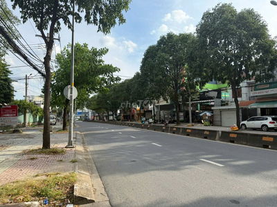 Nhà 3 tầng DT 8x20 góc 2 mặt tiền Lê Thị Riêng rộng 30m,ĐCT 20tr/tháng