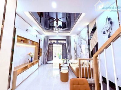 Bán nhà đường Hoàng Văn Thụ, Tân Bình / 55m2 / 2 tỷ 390, sổ hồng riêng