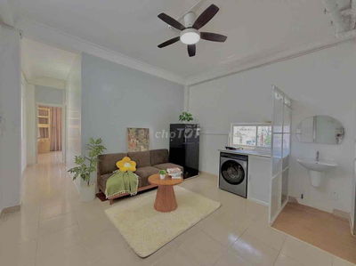 Căn Hộ 2 Phòng Ngủ Ban Công Full Nội Thất Ngay Công Viên Lê Văn Tám
