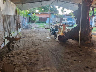 nhà xưởng cần cho thuê. 700m2.có thể chia đôi 350m2