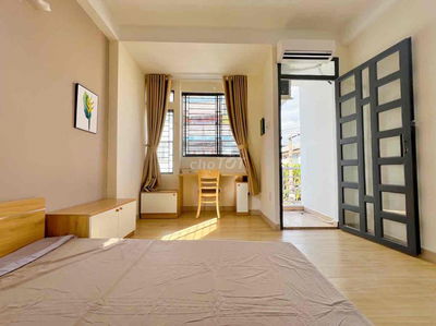 PHÒNG BAN CÔNG FULL NỘI THẤT GẦN HULIFT BA GIA Q10