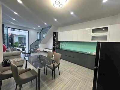NHÀ LẦU MỚI TINH ĐỦ NỘI THẤT DỌN VÀO Ở NGAY PHƯỜNG 1