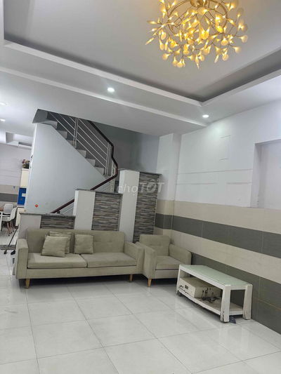 nhà 2 lầu sân thượng hem 115 Phạm Hữu Lầu 3PN3WC