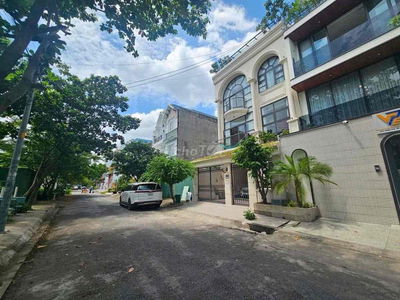 Bán Lô Đất Biệt Thự Siêu Đẹp- 10x23- Đường Nhựa 10m- Xây dựng tự do