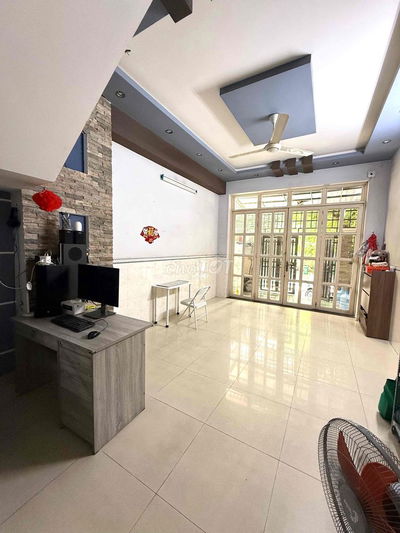 Mặt bằng ngay cổng sau Trường TH Lê đức thọ