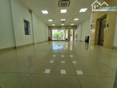 Cho thuê tầng 2 riêng biệt 613m² tại ngõ phố Đội Cấn – Ba Đình, MT 20m, giá 140tr/tháng